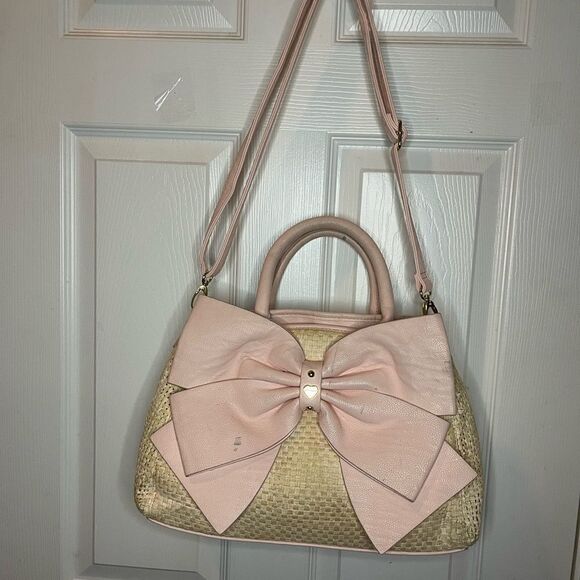 Betsey Johnson Beige Straw Satchel/Shoulder bag .large faux leather bow accent. - Picture 1 of 14